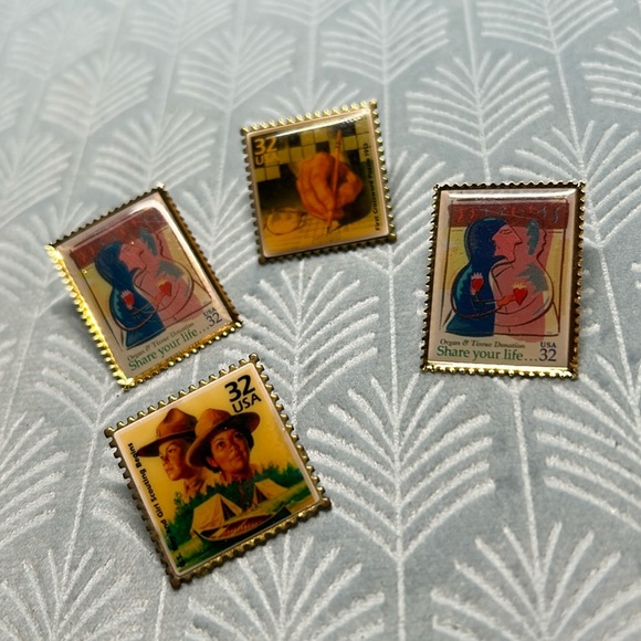 4 vintage collectible stamp brooches - Picture 1 of 11